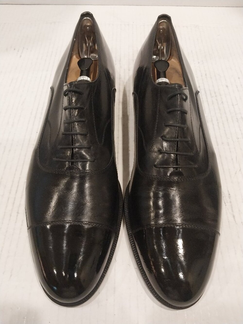 SALVATORE FERRAGAMO men's (SAVE $800) size 10 B black Oxford.
